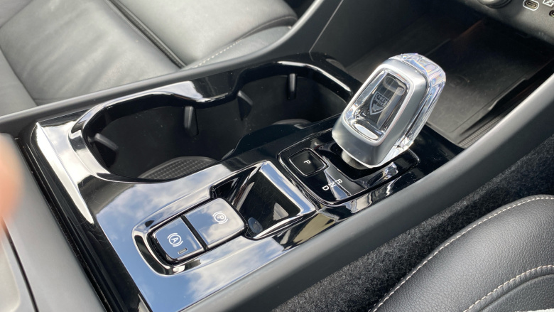 Volvo XC40 2.0 B4P Ultra Dark 5dr Auto Petrol Estate